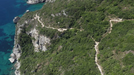 toma de revelación aérea de una increíble playa doble