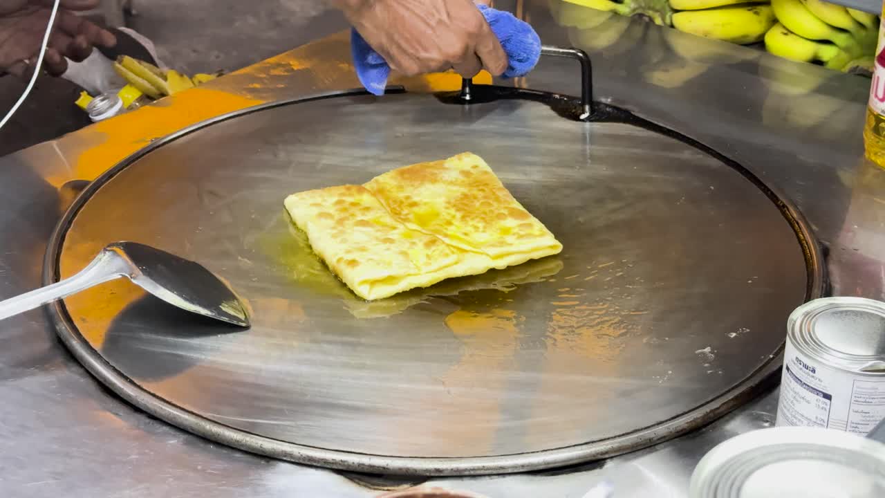 Making Thai Roti