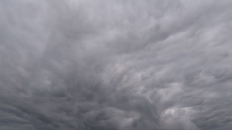 Psychedelic-Scary-storm-Clouds-approaching-fast,-Time-lapse