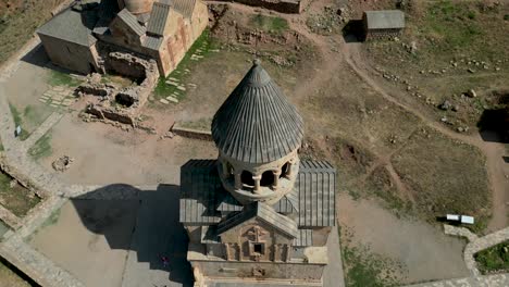 4K-HD-Drohnenvideo-Des-Wunderschönen-Norawank-Klosters-In-Armenien