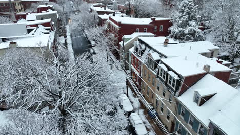 Stadthäuser-In-Der-Stadt-Während-Des-Winterschneesturms