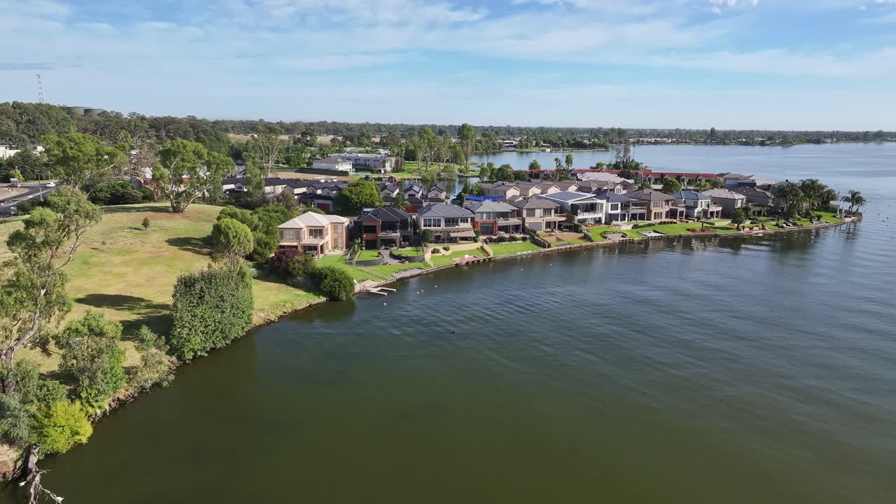 오스트레일리아 남서부의 mulwala 호수에 있는 리조트 하우스와 아파트