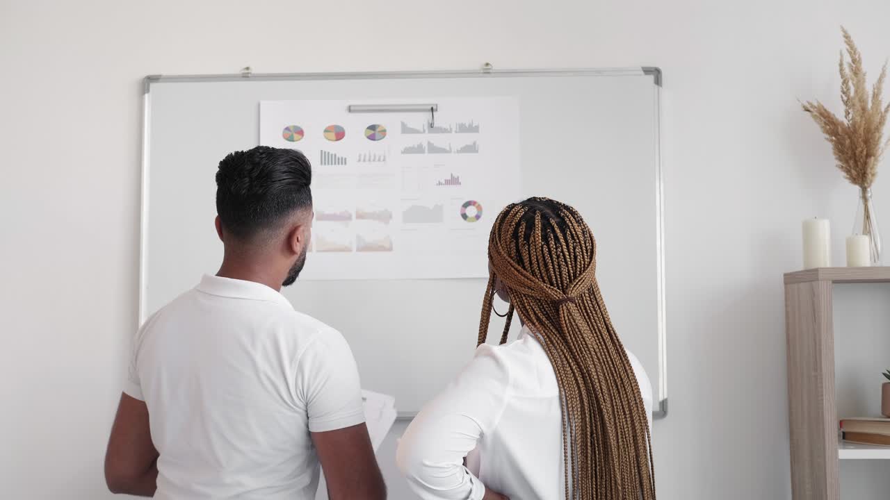 informe financiero trabajo en equipo discusión comprobación de datos