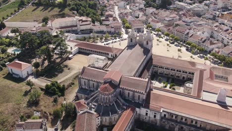 monasterio de alcobaça y encantador paisaje urbano circundante, portugal