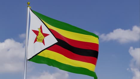 Bandera-De-Zimbabwe-Moviéndose-En-El-Viento-Con-Un-Cielo-Azul-Claro-En-El-Fondo,-Nubes-Moviéndose-Lentamente,-Asta-De-Bandera,-Cámara-Lenta