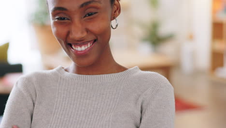 Happy-success-woman-with-laptop-with-job