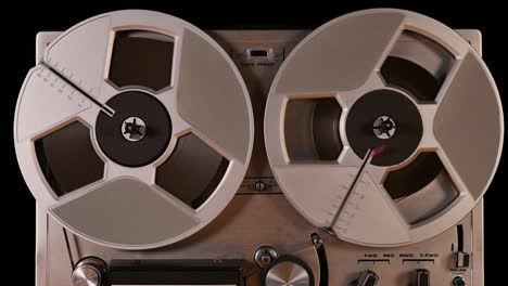 reel to reel taperecorder playing music