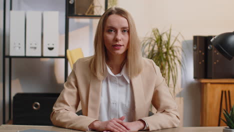 Businesswoman-works-on-laptop-at-office-talk-on-online-communication-video-call-with-employee,-boss