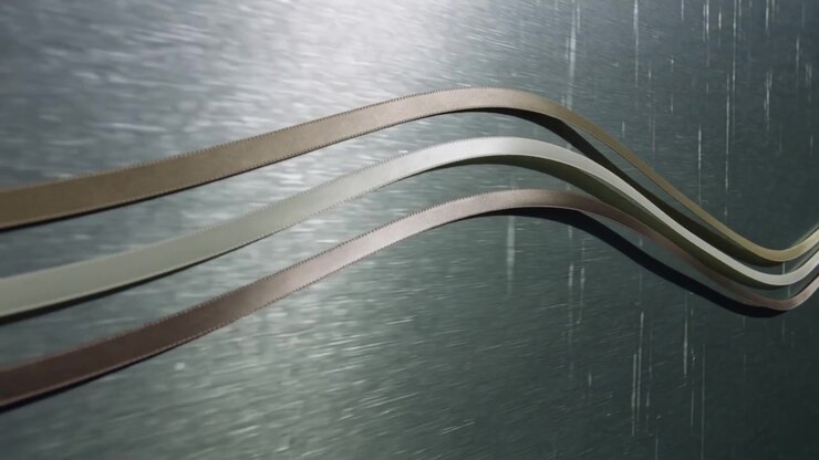 Viewpoint shifting causing three thin metal strips moving to center on metal sheet, showing marks