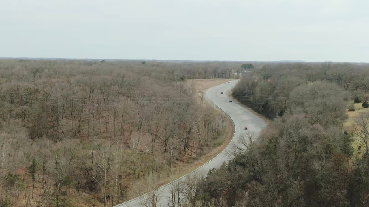 cars driving around an S curve in the Ozark mountains