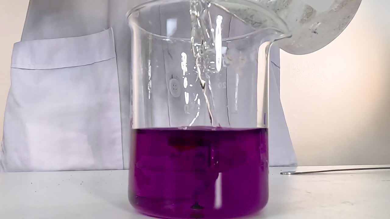 reacción química de cambio de color con solución de sacarosa