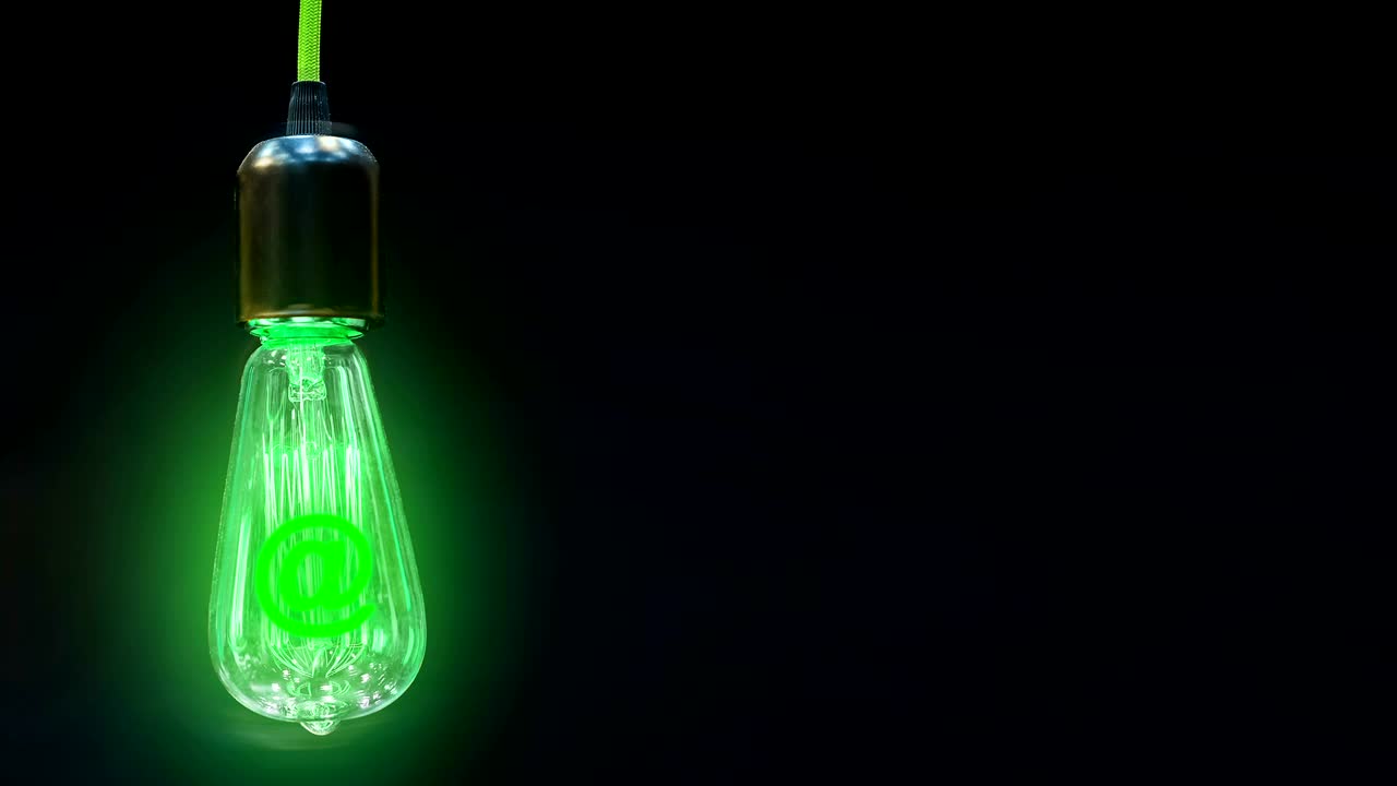 bombilla con una marca de brillo en el interior.