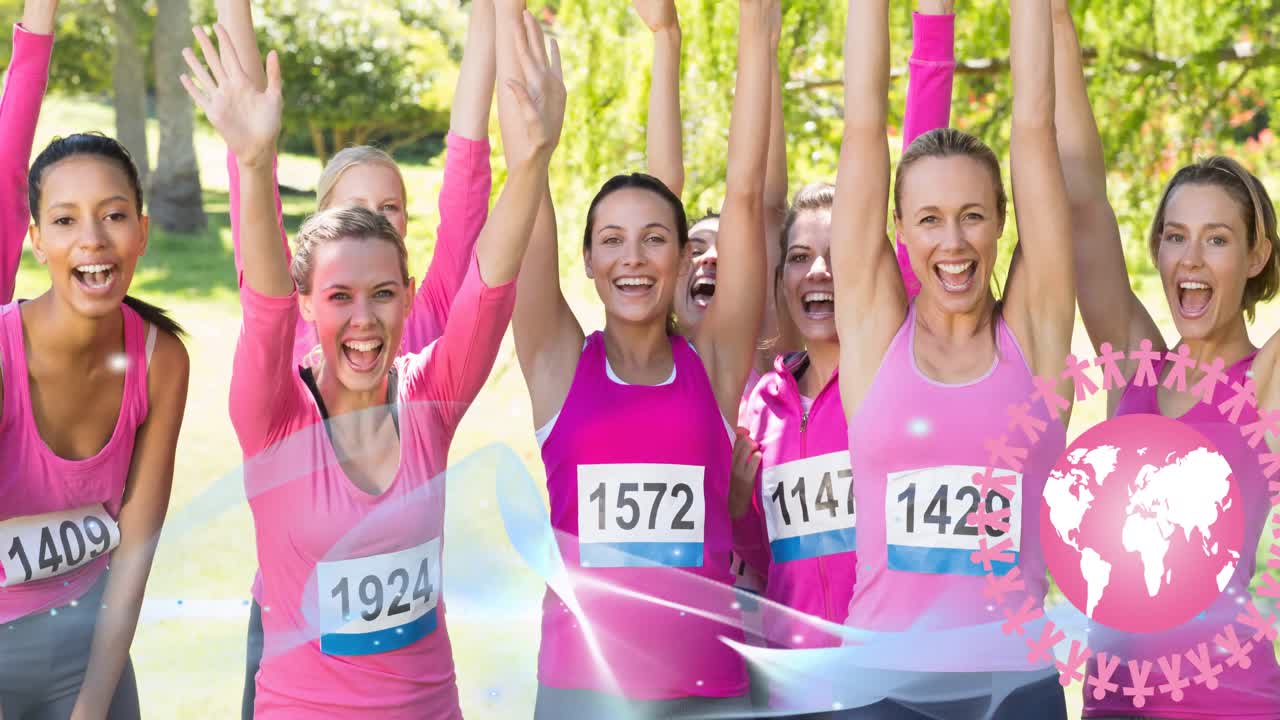 핑크색 글로브 로고와 파란색 파동이 웃는 여성들의 다양한 그룹 위에 애니메이션