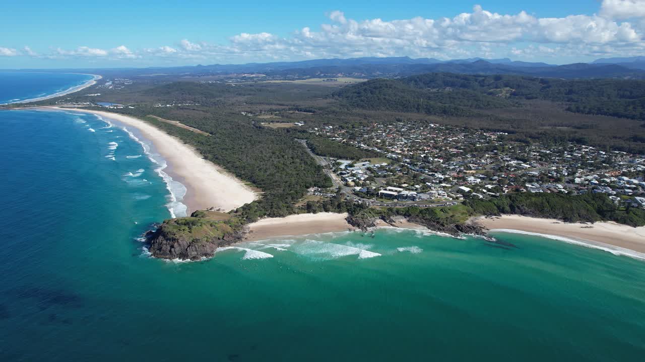 오스트레일리아의 nsw에 있는 매기스 비치와 노리스 코브 사이의 노리스 헤드랜드의 공중 사진