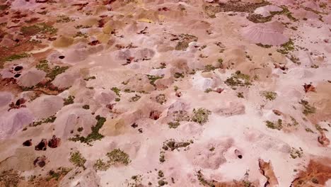 Toma-Aérea-De-Drone-De-Minas-De-ópalo-Y-Relaves-Mineros-En-El-Desierto-Interior-De-Coober-Pedy-Australia-6