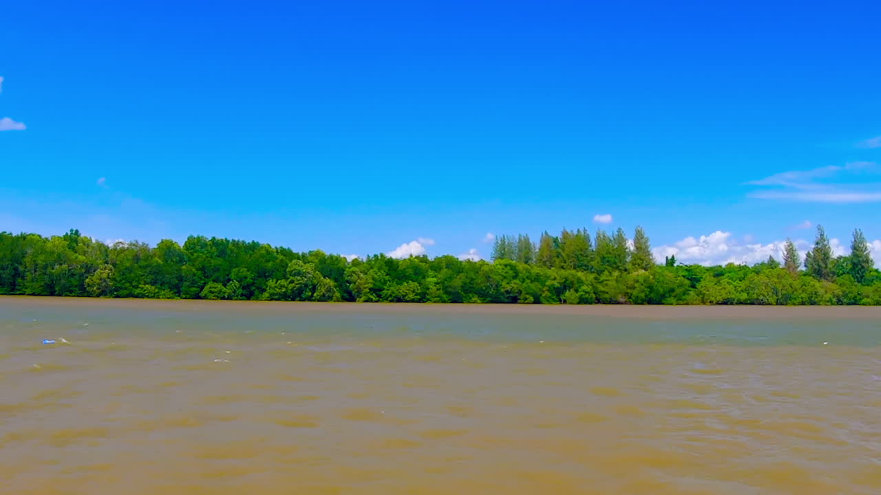 mirando el lago en krabi - ángulo a04