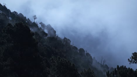 In-Einer-Wolke-Auf-Einem-Vulkan-1