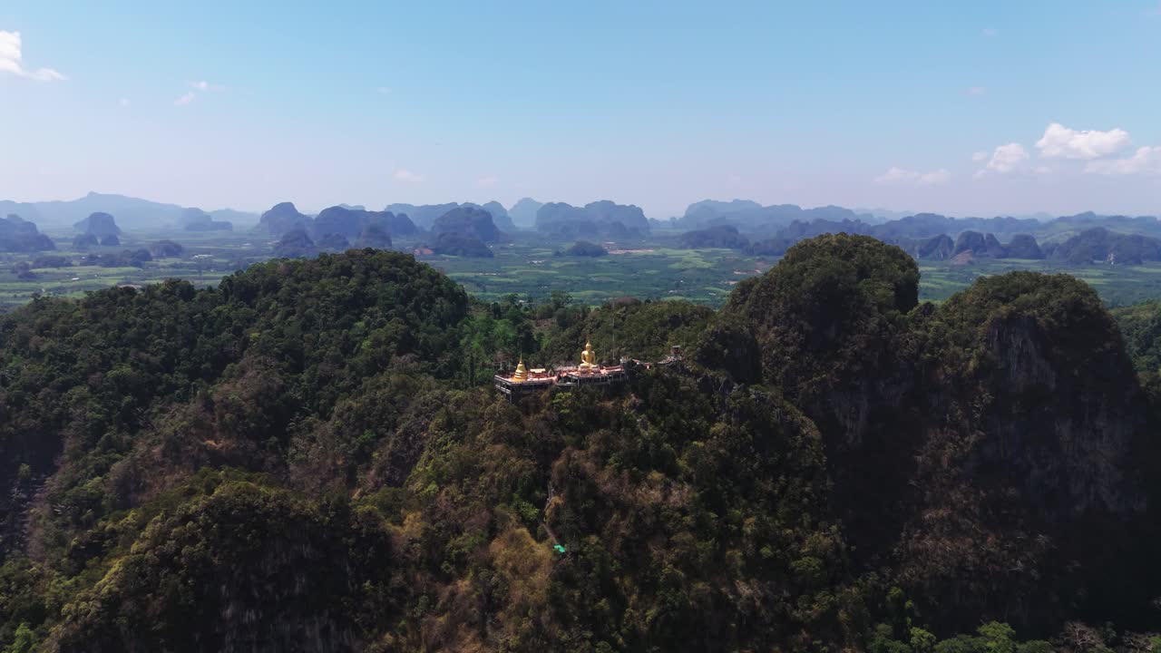 Phong cảnh Krabi và tượng Phật trên đỉnh núi tại chùa Hang Hổ