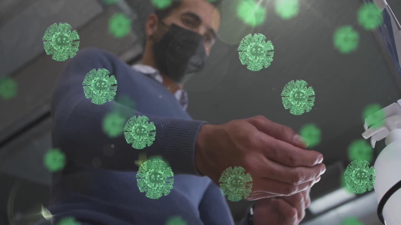 animación de las células de covid-19 sobre el hombre de oriente medio con máscara facial aplicando desinfectante de manos