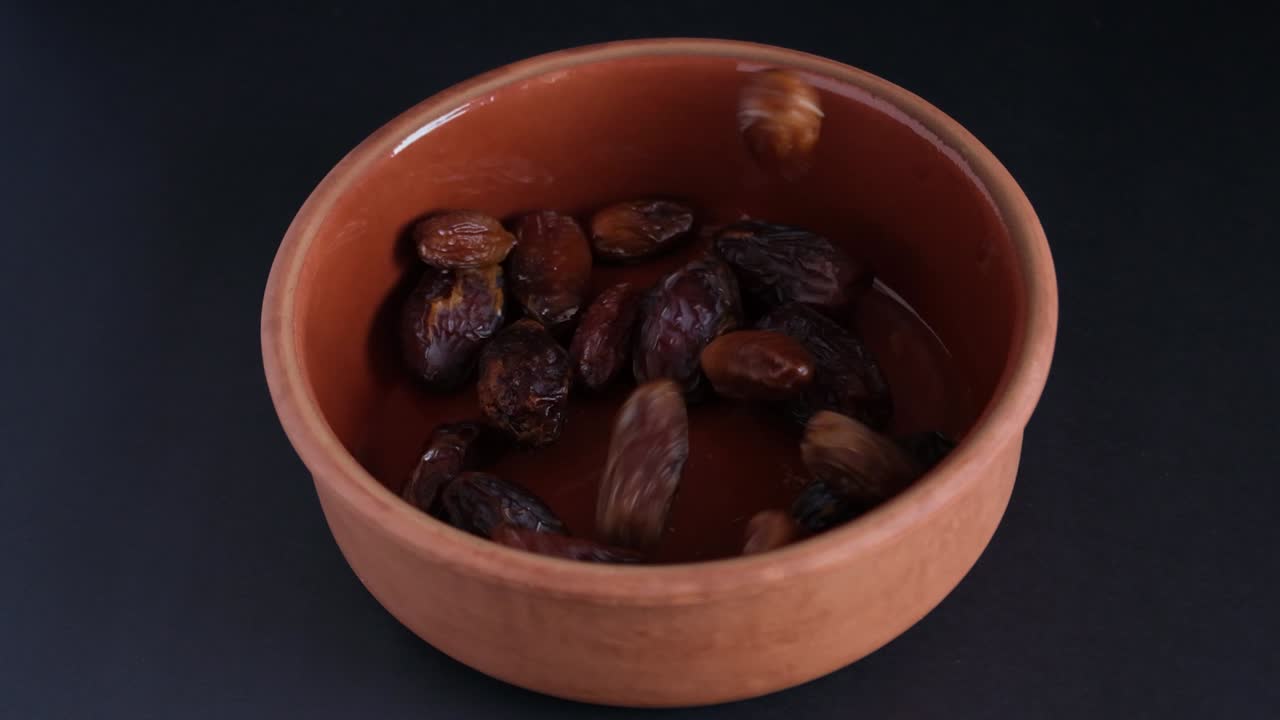 Palm fruit (slow motion)