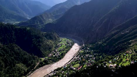 Athmuqam-Ist-Ein-Dist-Headquarter-Von-Neelum-Valley,-Azad-Kaschmir