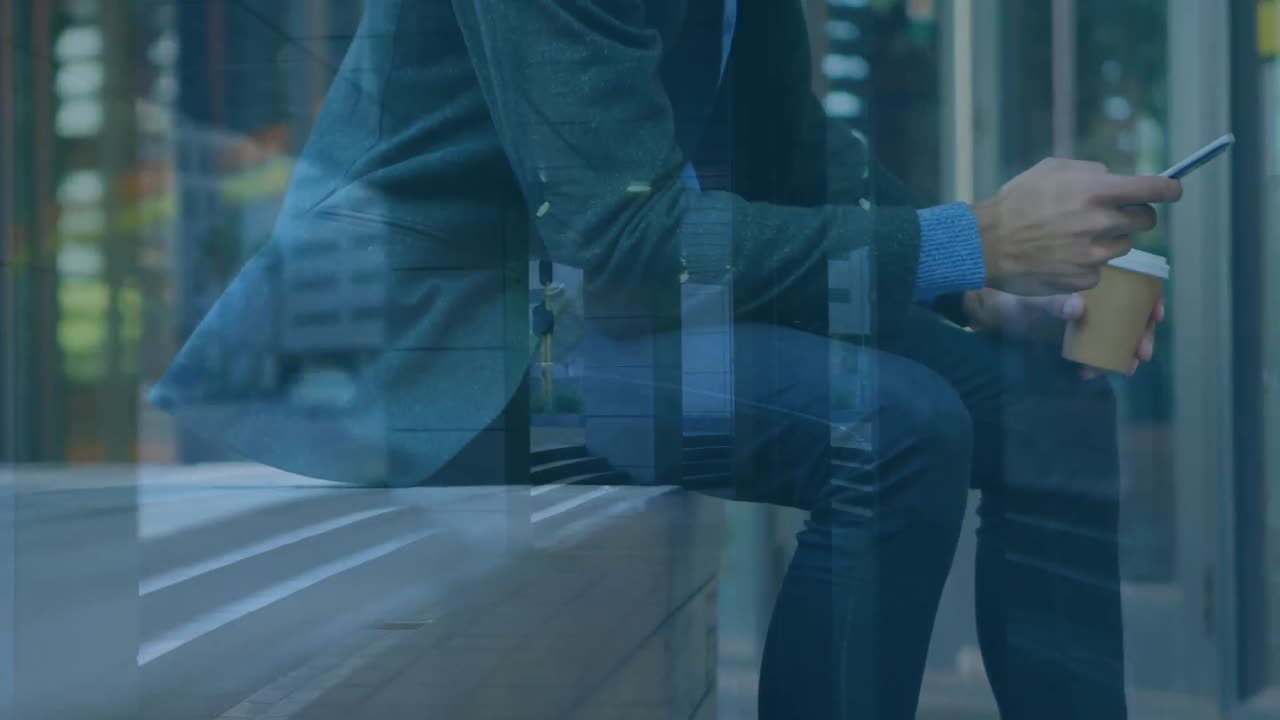 animación de un hombre usando un teléfono inteligente sobre el paisaje urbano
