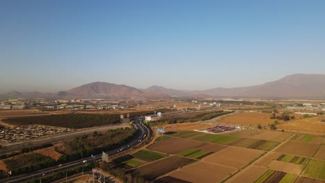 toma aérea de almacenes en zona industrial