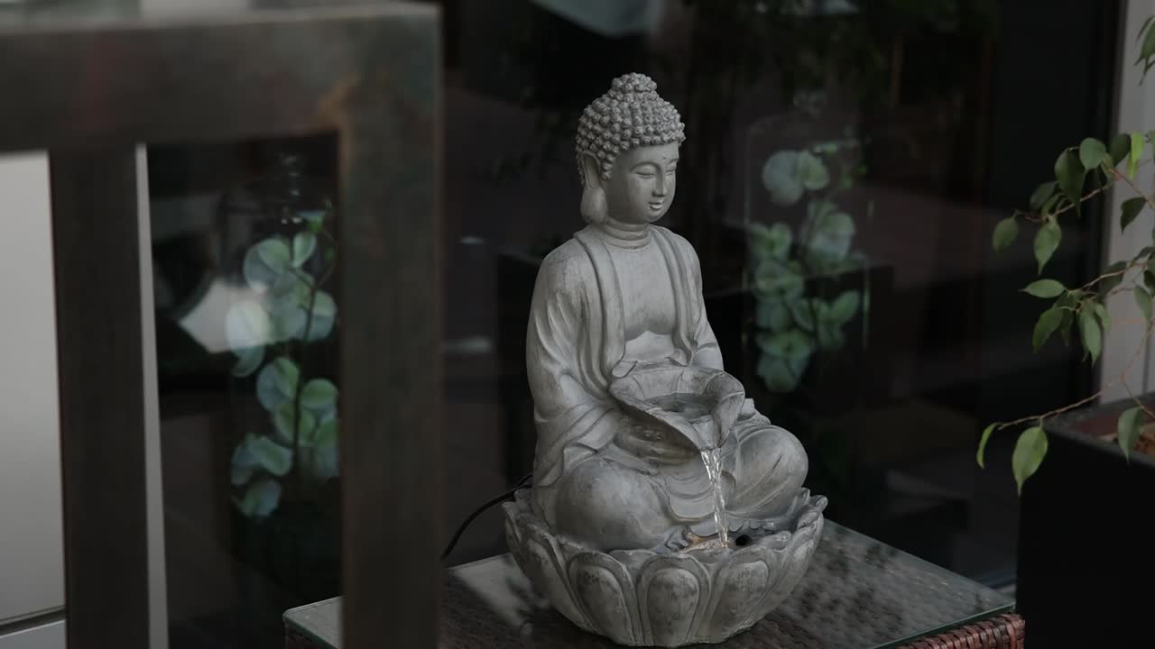 부처 동상 분수