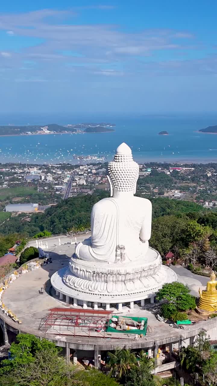 большая статуя будды на пхукете, таиланд