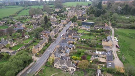 Bourton-On-The-Hill-Cotswold-Village-Reino-Unido-Drone-Vista-Aérea