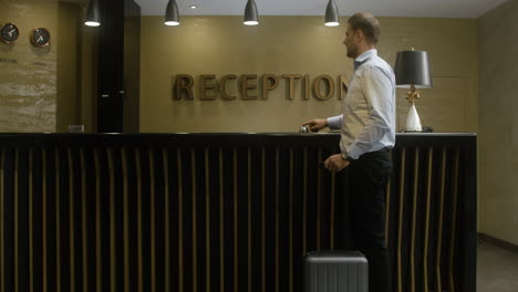 Receptionist-talking-with-guest