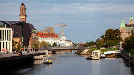 Paisaje-Urbano-Del-Centro-De-Malmo-Sobre-El-Canal