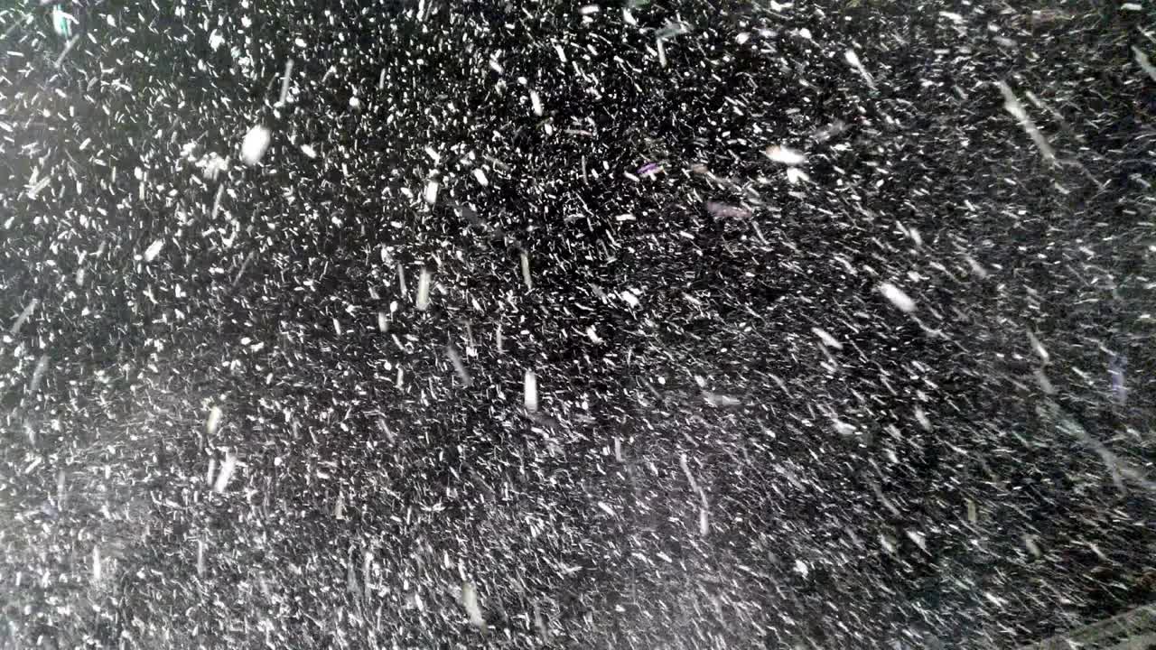 밤에 내리는 눈조각