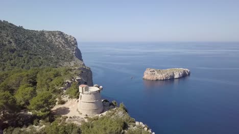 Torre-Des-Molar-En-Acantilado-En-Costa-Rocosa