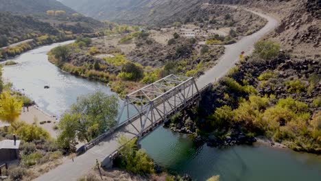 Antique-steel-truss-bridge-on-the-low-road-between-Taos,-New-Mexico-and-Santa-Fe,-New-Mexico