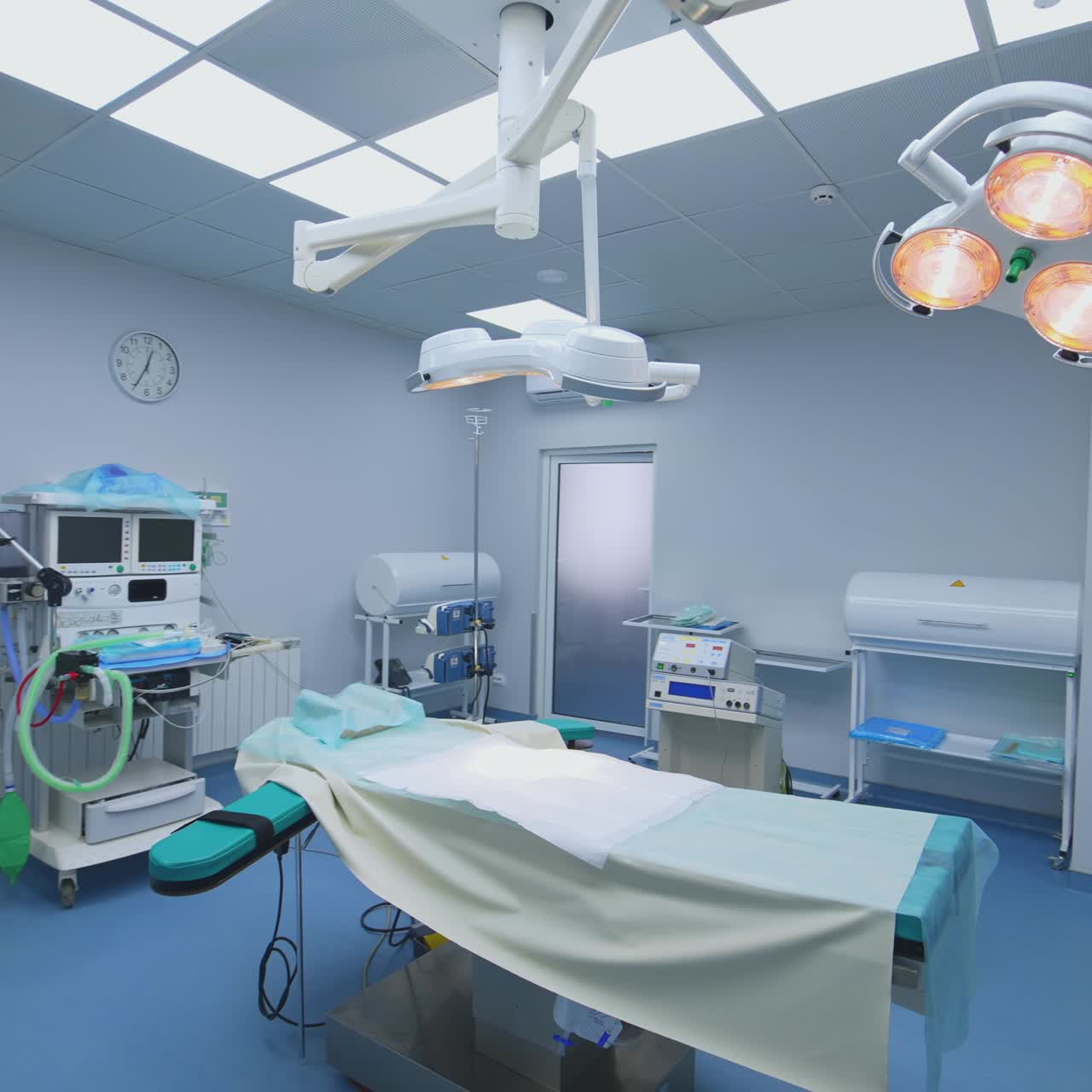 Empty operating room with innovative equipment. Modern surgical room ...
