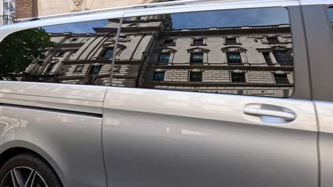 vehicles and people moving on a london street