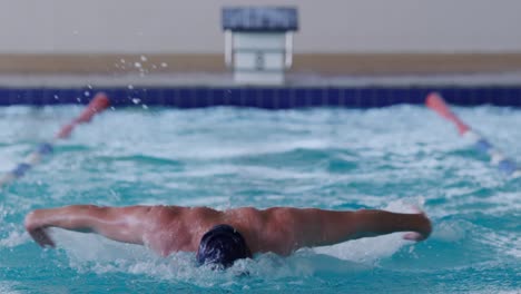 Swimmer-swimming-into-the-pool