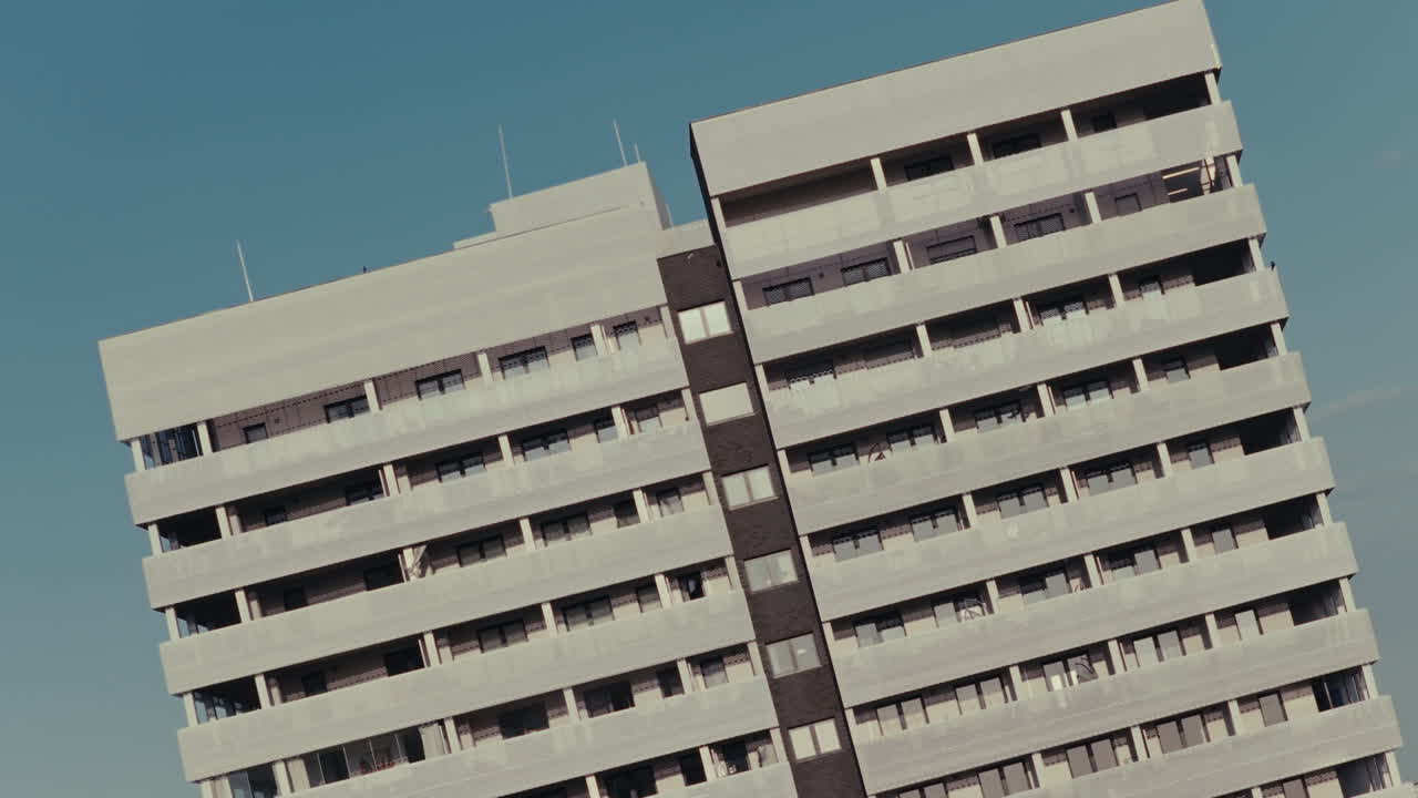 Moderno edificio de apartamentos