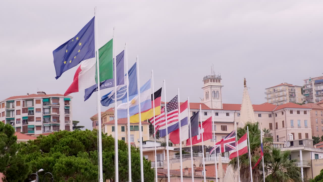 флаги стран мира в замедленной съемке