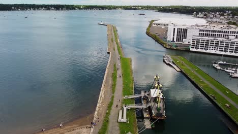 imágenes aéreas sobre un embarcadero en salem, massachusetts