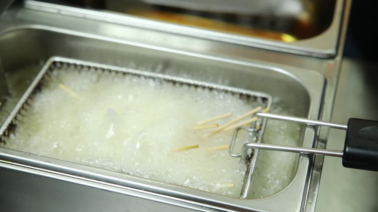 salchichas de pollo fritas