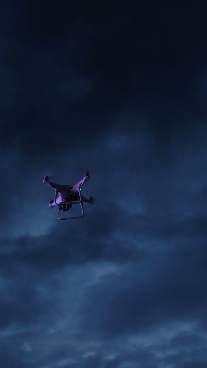 Drone in volo di notte