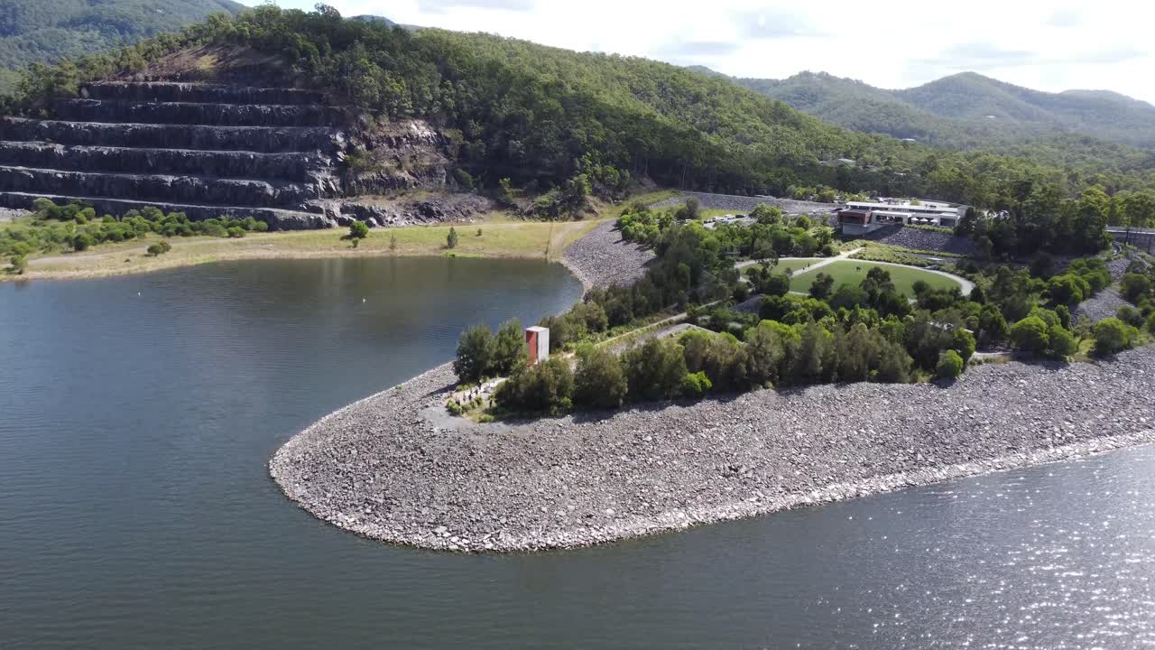 반도와만을 향해 비행