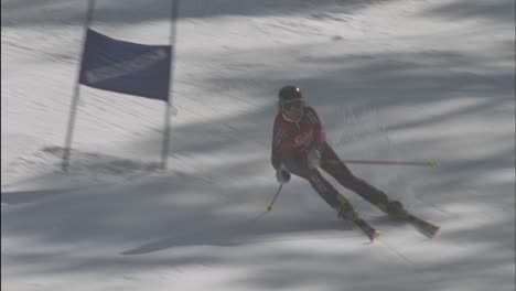 Alpine-skier-running-a-downhill-course-29