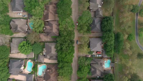 Aerial-view-of-affluent-homes-in-Houston,-Texas