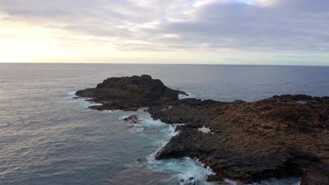 Famoso-Espiráculo-Kiama-En-La-Orilla-Del-Mar-En-Nueva-Gales-Del-Sur,-Australia