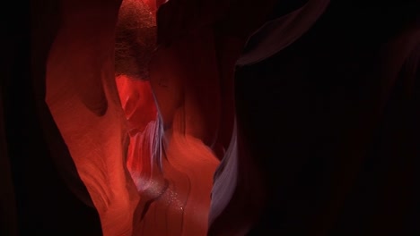 tiro medio de un eje de luz en el cañón del antílope, arizona