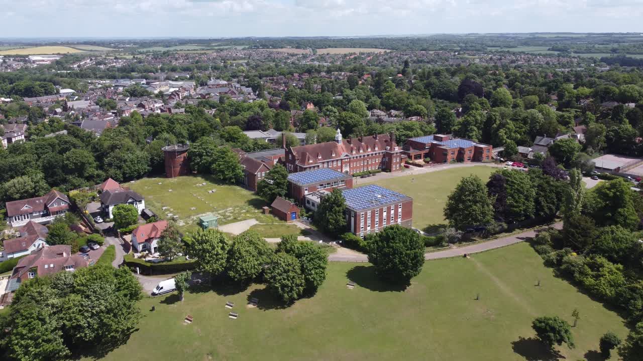 vista aérea de drones de la escuela de niñas hitchin hertfordshire, reino unido