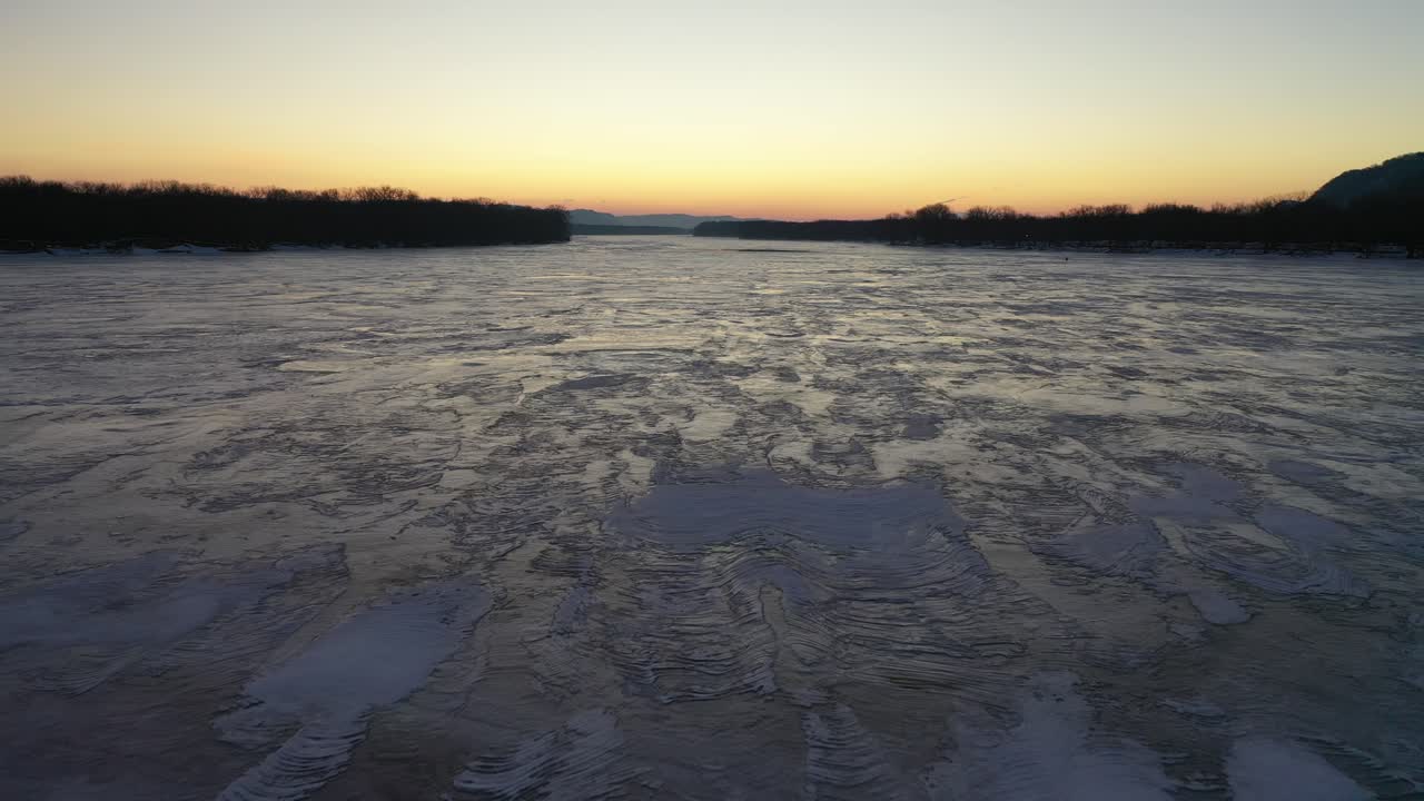 해가 뜨고 해가 지면 얼어붙은 강
